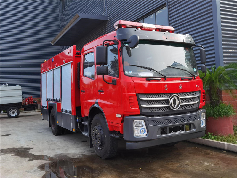 東風(fēng)5.5噸泡沫消防車