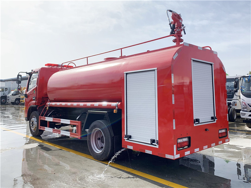 東風7.5噸消防灑水車