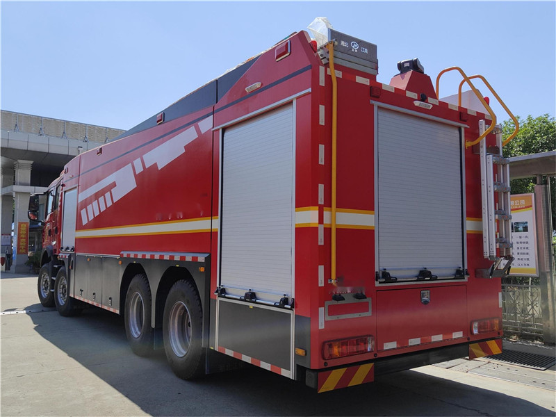 豪沃18噸水罐消防車(chē)