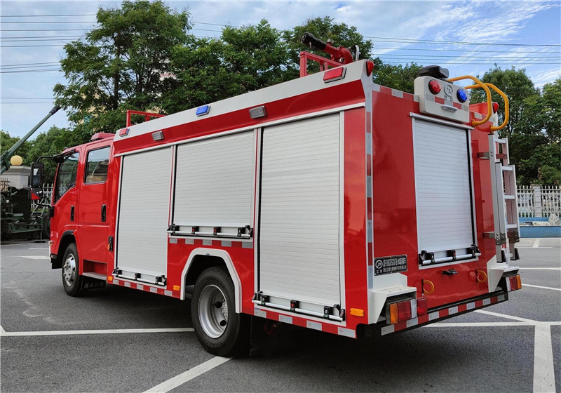五十鈴3.5噸水罐消防車(chē)