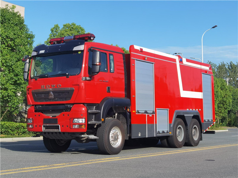 豪沃18噸六驅越野泡沫消防車