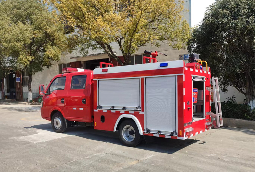 東風(fēng)途逸雙排水罐消防車