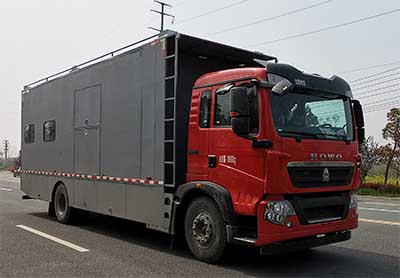 重汽豪沃餐車（18噸）
