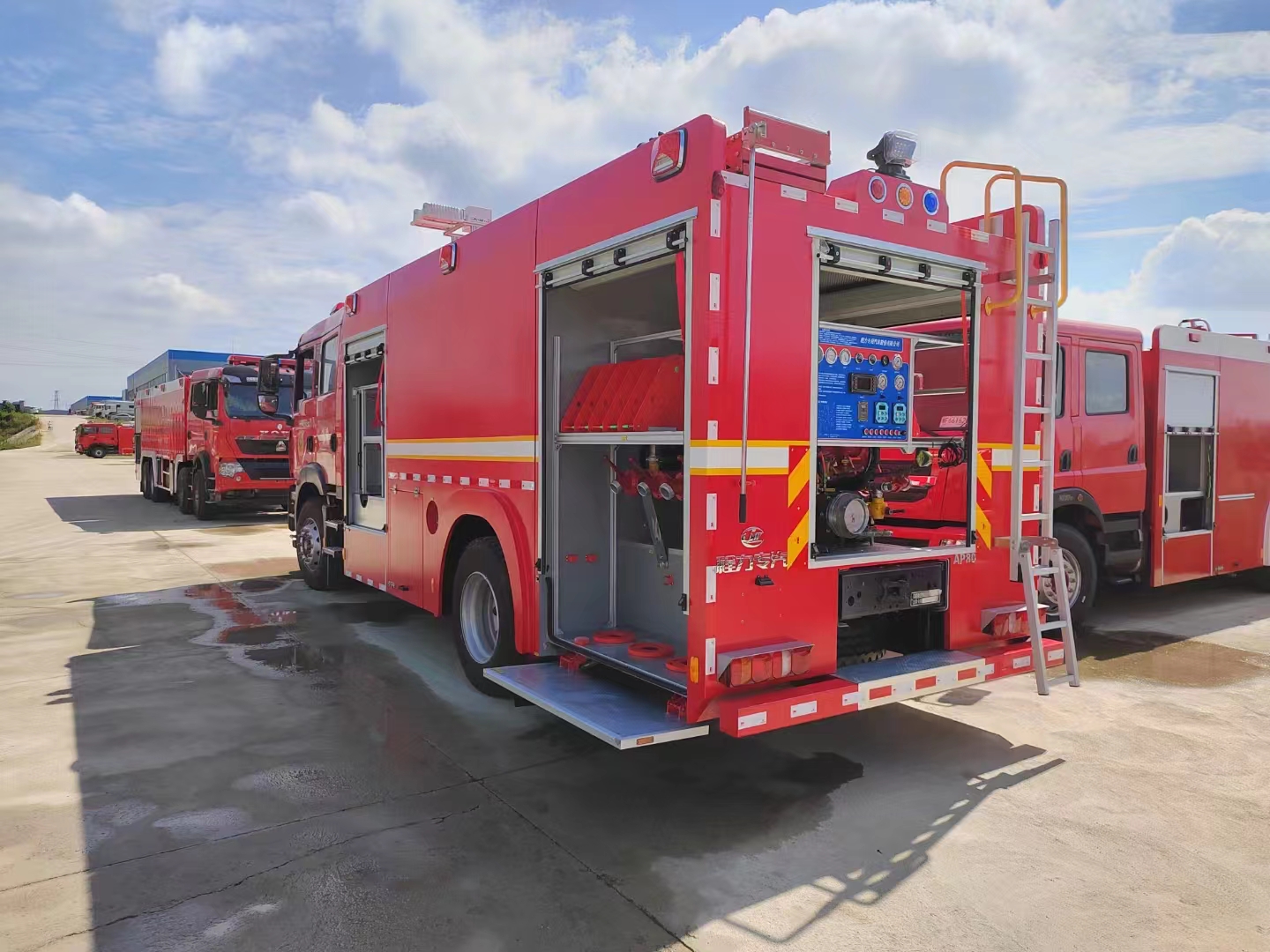 五十鈴3.5噸水罐消防車(chē)