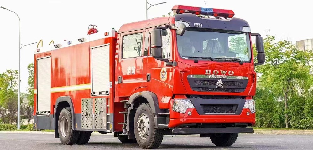 豪沃8噸泡沫消防車