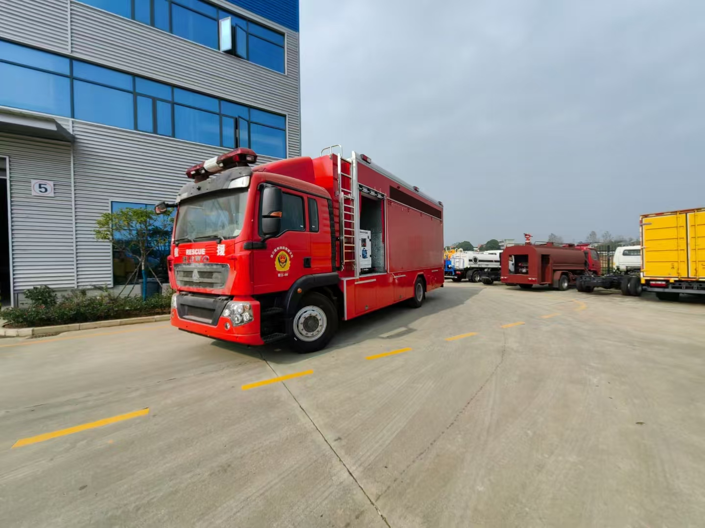 重汽豪沃宣傳消防車