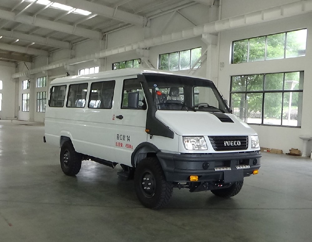 依維柯四驅(qū)運(yùn)兵車（14人）